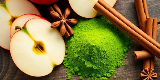 Green superfood powder with apple and cinnamon pieces.