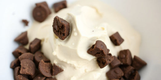 Creamy cookies and cream whey protein powder scoop.